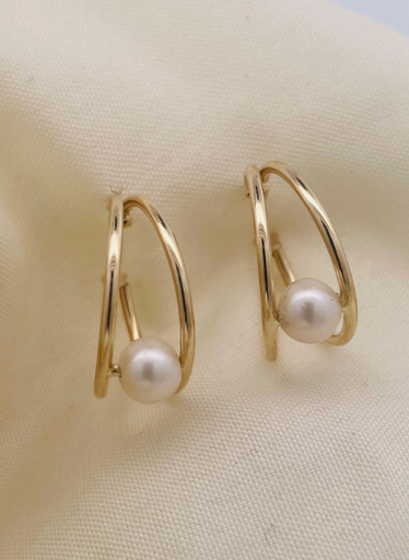 Aretes en fondo tela